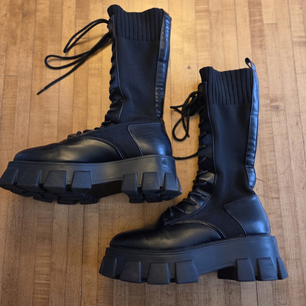 Black Lace-Up Women's Boots Size 9 - Picture 5 of 7